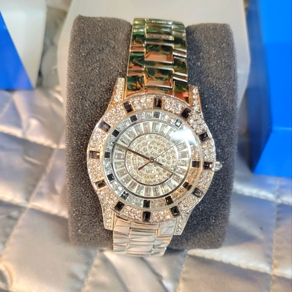 NIB VICTORIA WIECK DIAMOND PAVE STAINLESS STEEL WATCH ⌚️ Must ?‼️ main image 4